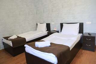 Отель Hotel Merien Ереван Стандартный двухместный номер с 2 отдельными кроватями-4