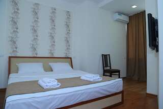 Отель Hotel Merien Ереван Номер Делюкс с кроватью размера «king-size»-6